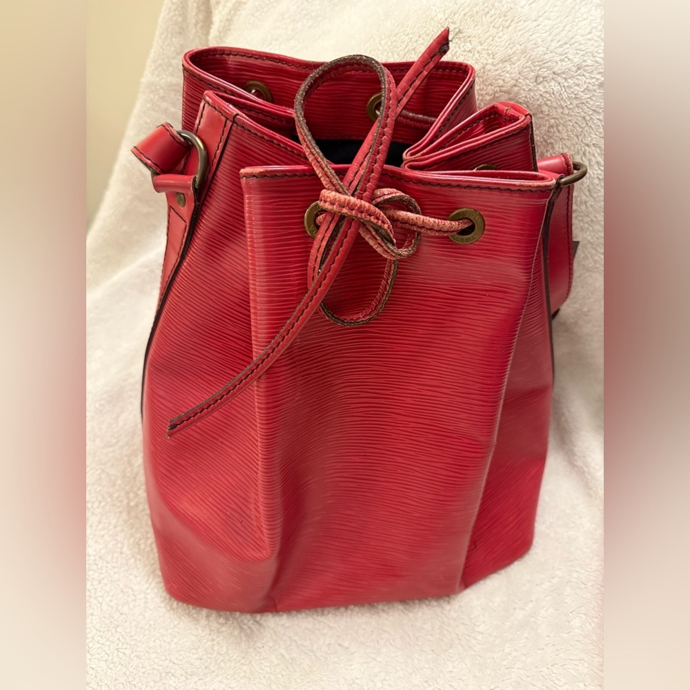 Great Condition with COA - Red Epi Noé Louis Vuitton